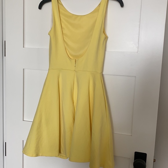 Lulu’s scoop back dress - Picture 3 of 10